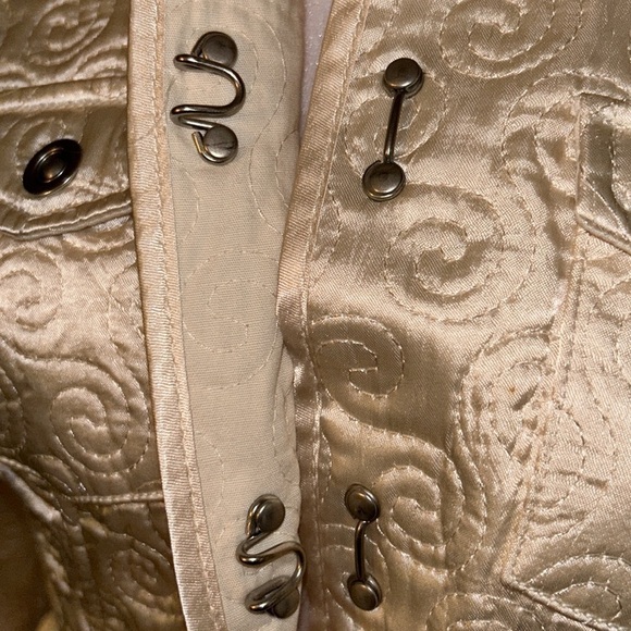 I.e. Gorgeous Cream Satin Swirl Blazer Size Small - Picture 4 of 9